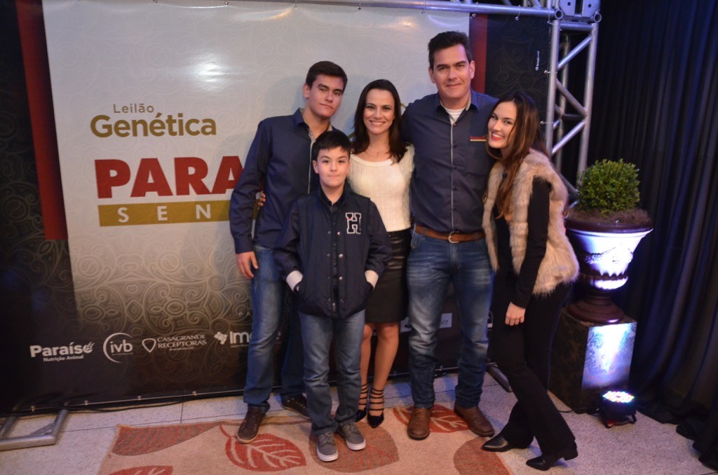 Guilherme Zeli e Tania com os filhos Bruno, Beatriz e Gabriel.